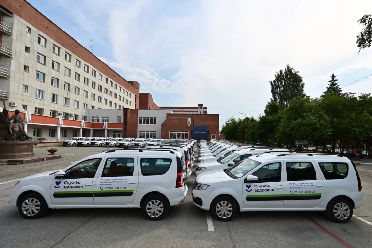 Уральские больницы получили новые автомобили